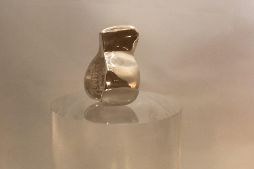 Celia de Flers thick wishbone ring